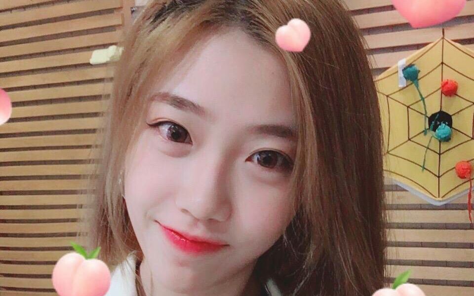 【刘尼夷】《创造101》第一期 香蕉娱乐练习生《hey mama》舞台