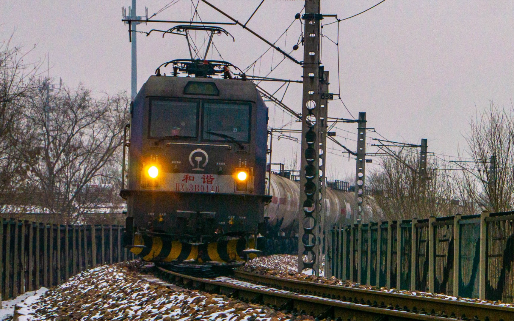 【中国铁路】京局石段hxd3b-0140牵引85650次列车接近长庄站_哔哩哔哩