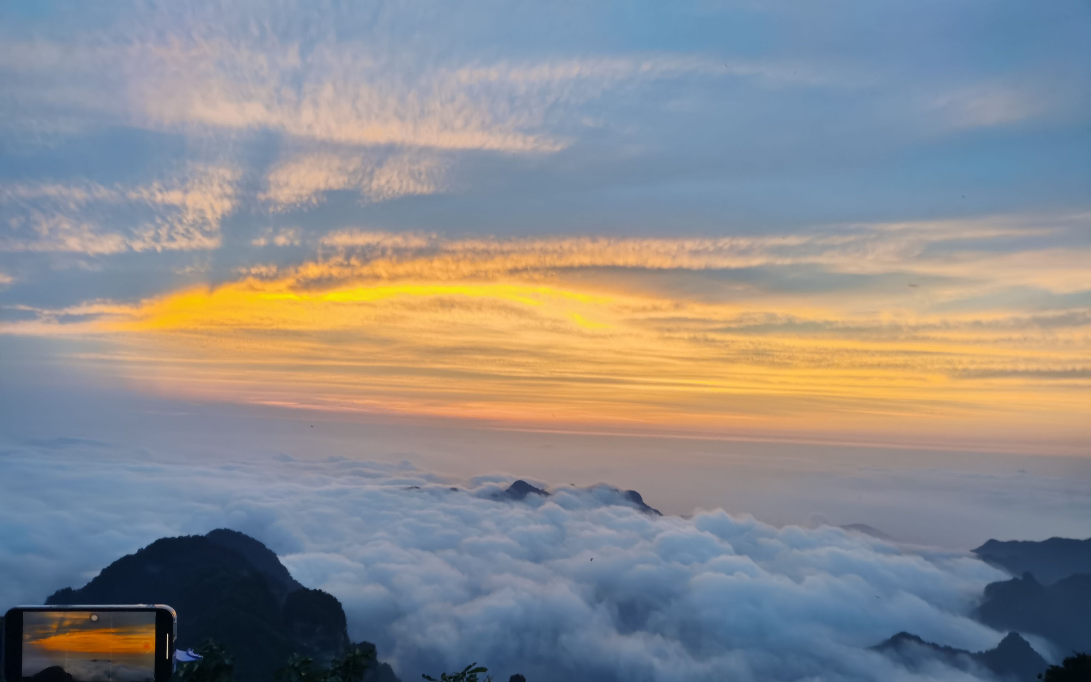 和好朋友去爬武当山了^^半夜三点起床去爬山,看到了日出和云海~~有被治愈到哔哩哔哩bilibili