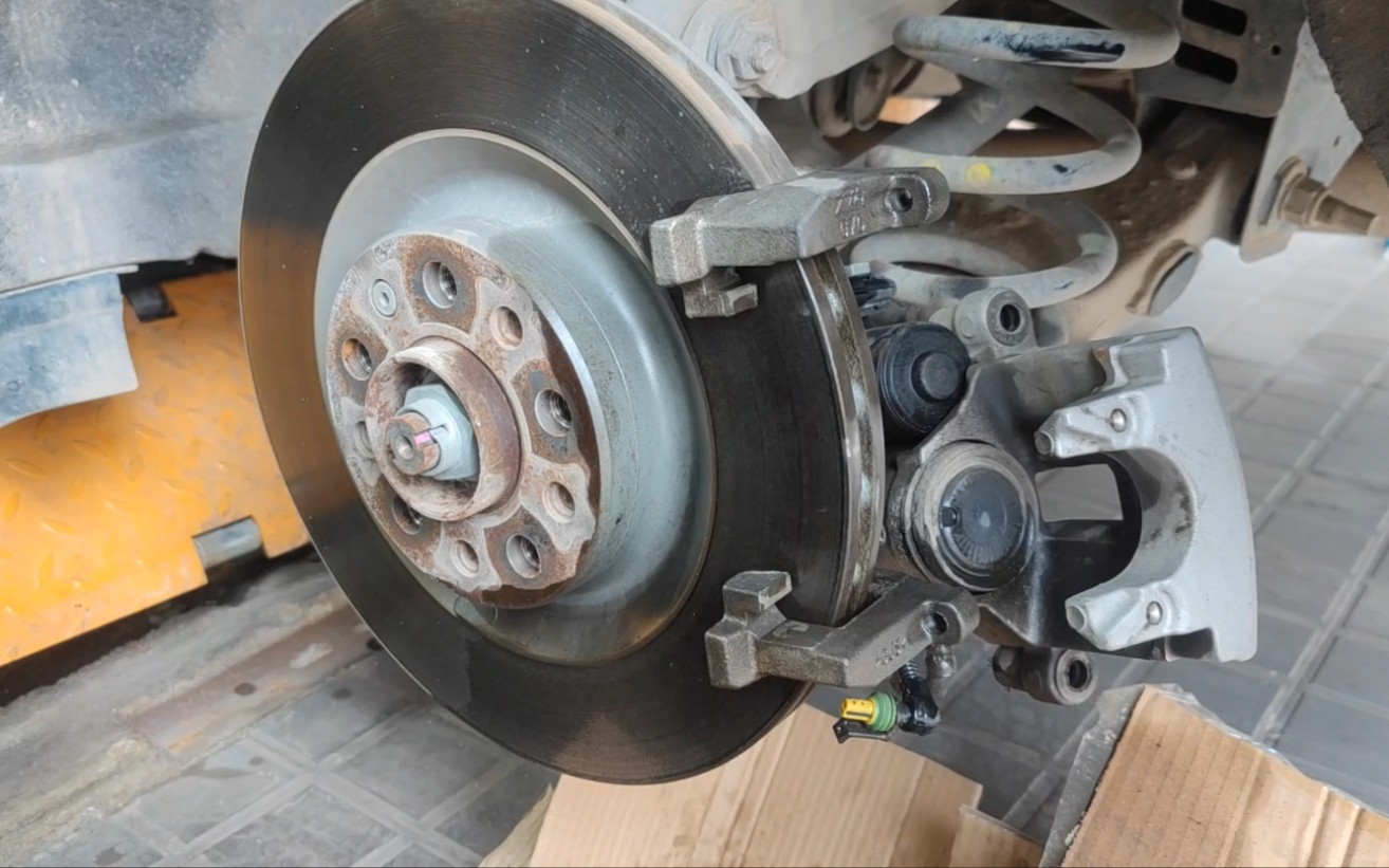 你更换的刹车片为什么有异响?