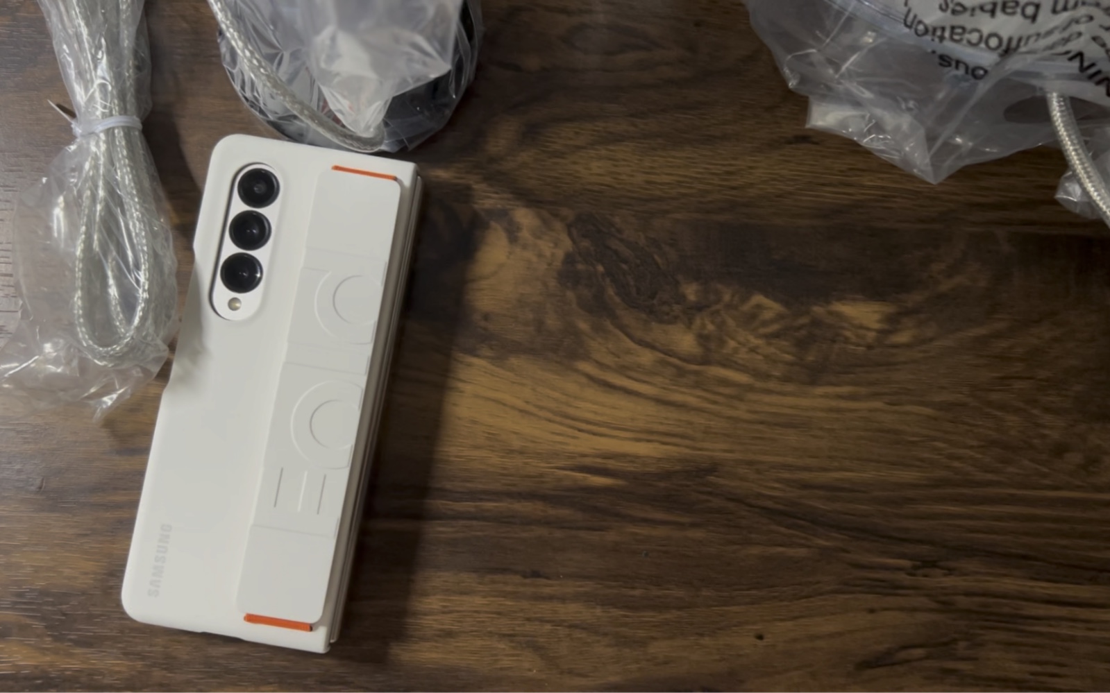 买三星折叠送的哈曼卡顿到了.