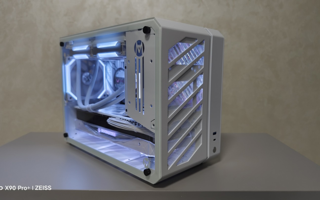 机械大师c max装机效果(13600k b760小吹雪 4090星耀)