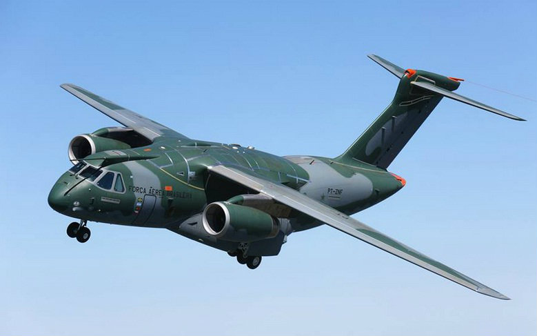 巴西kc-390运输机空投测试