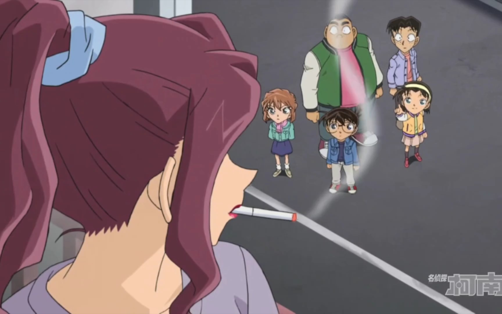 灰原与柯南好奇步美认识的漂亮姐姐,结果是个神秘落寞的人!