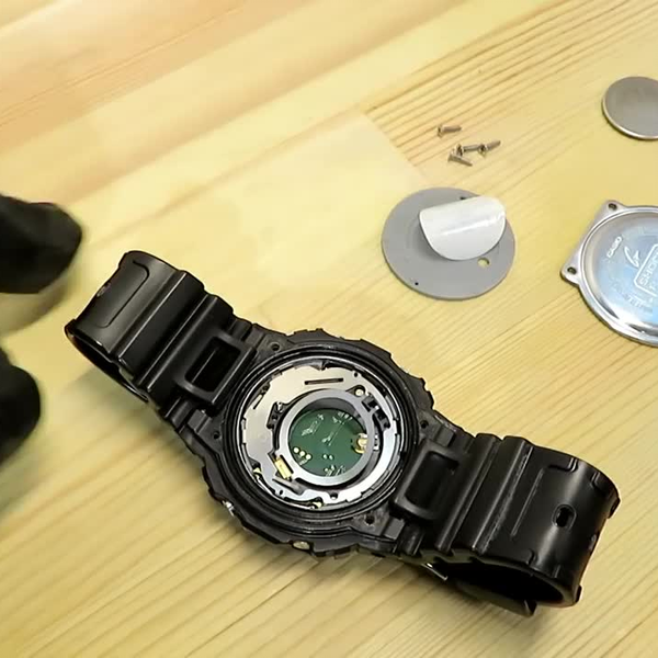 如何更换CASIO G-Shock DW-5600E电池（生肉）_哔哩哔哩_bilibili