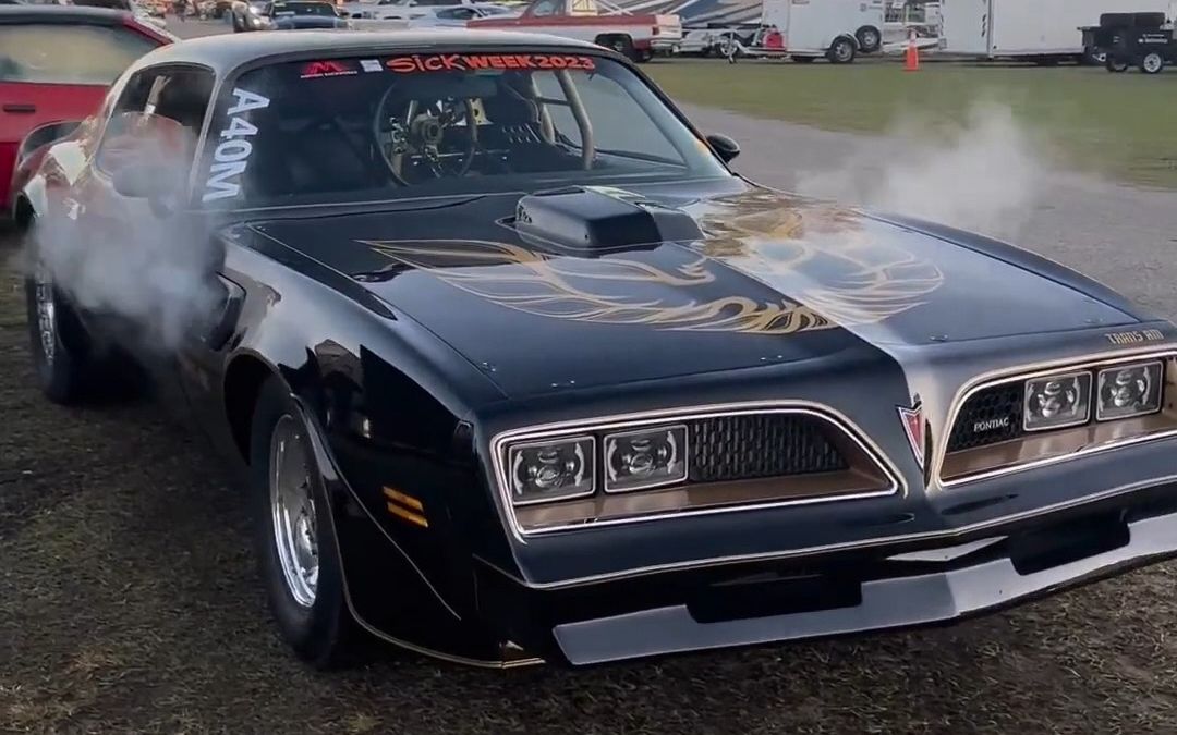 1977 庞蒂克火鸟 美式大V8 TRANS AM 传奇赛车哔哩哔哩bilibili