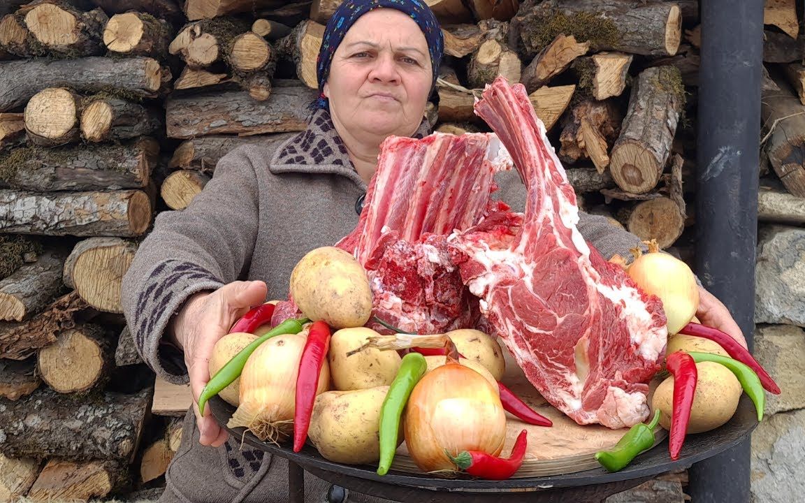 俄罗斯传统美食,土豆炖羊肉,一锅炖5斤,满屏幕都是香味_哔哩哔哩_bili