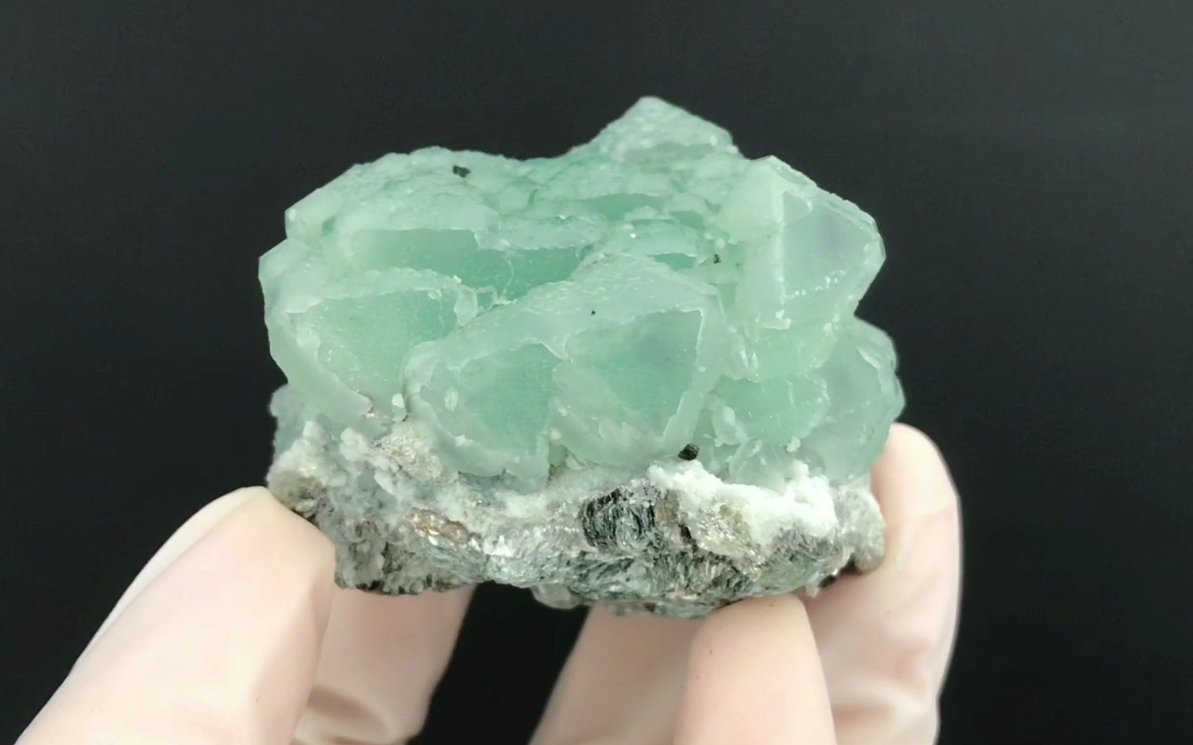 精美矿物晶体:江西赣州萤石