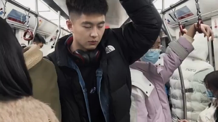 网红地铁帅哥于安泽