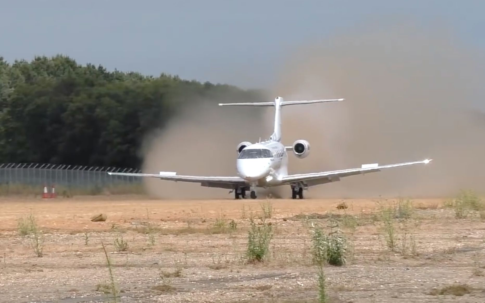 皮拉图斯 pc-24短距离泥土跑道起降