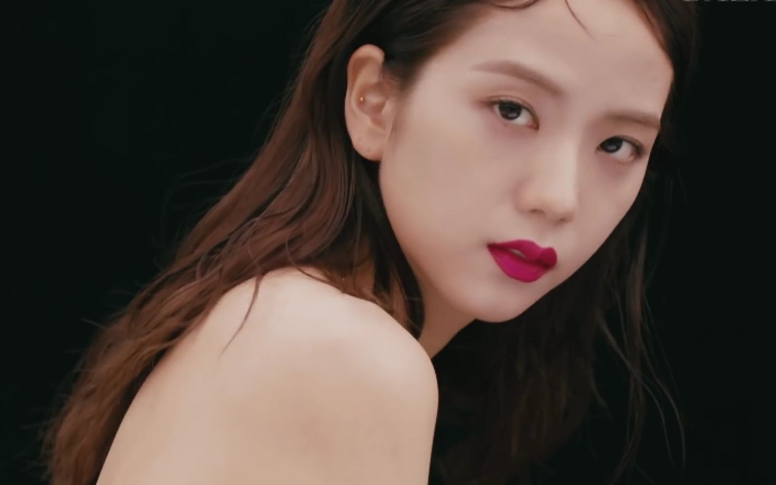 jisoo金智秀 时尚芭莎bazaar 视频 【只需20秒就深陷金智秀致命魅力中