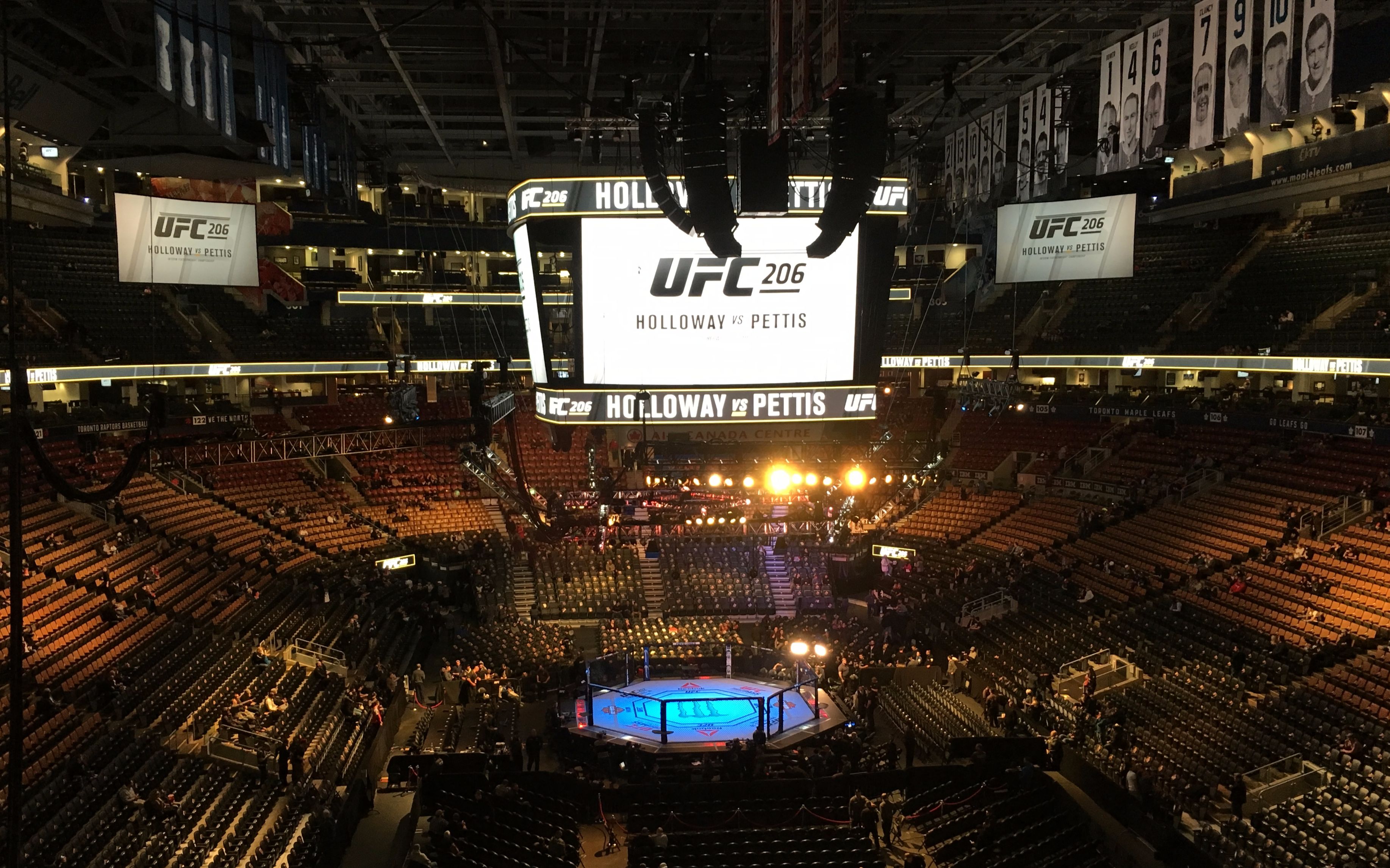 ufc 206临时冠军赛前现场的小小录像