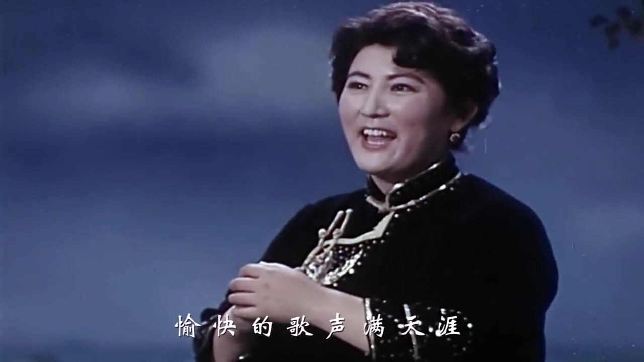 [图]【银幕歌声】德德玛演唱 美丽的草原我的家（电影《彩虹》1979）