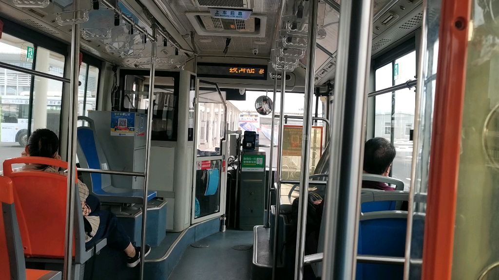 港城公交5303的小视频2021年03月21日220004