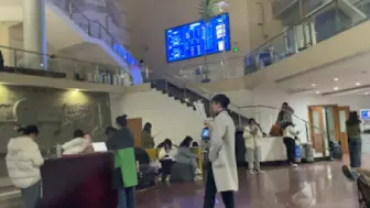 Tải video: 感受政法院校期末前夜图书馆大厅的压迫感