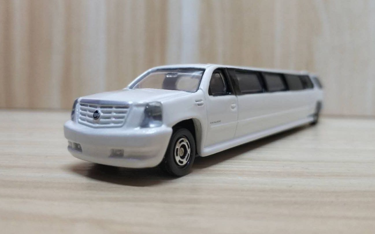 多美卡136凯迪拉克凯雷德加长款