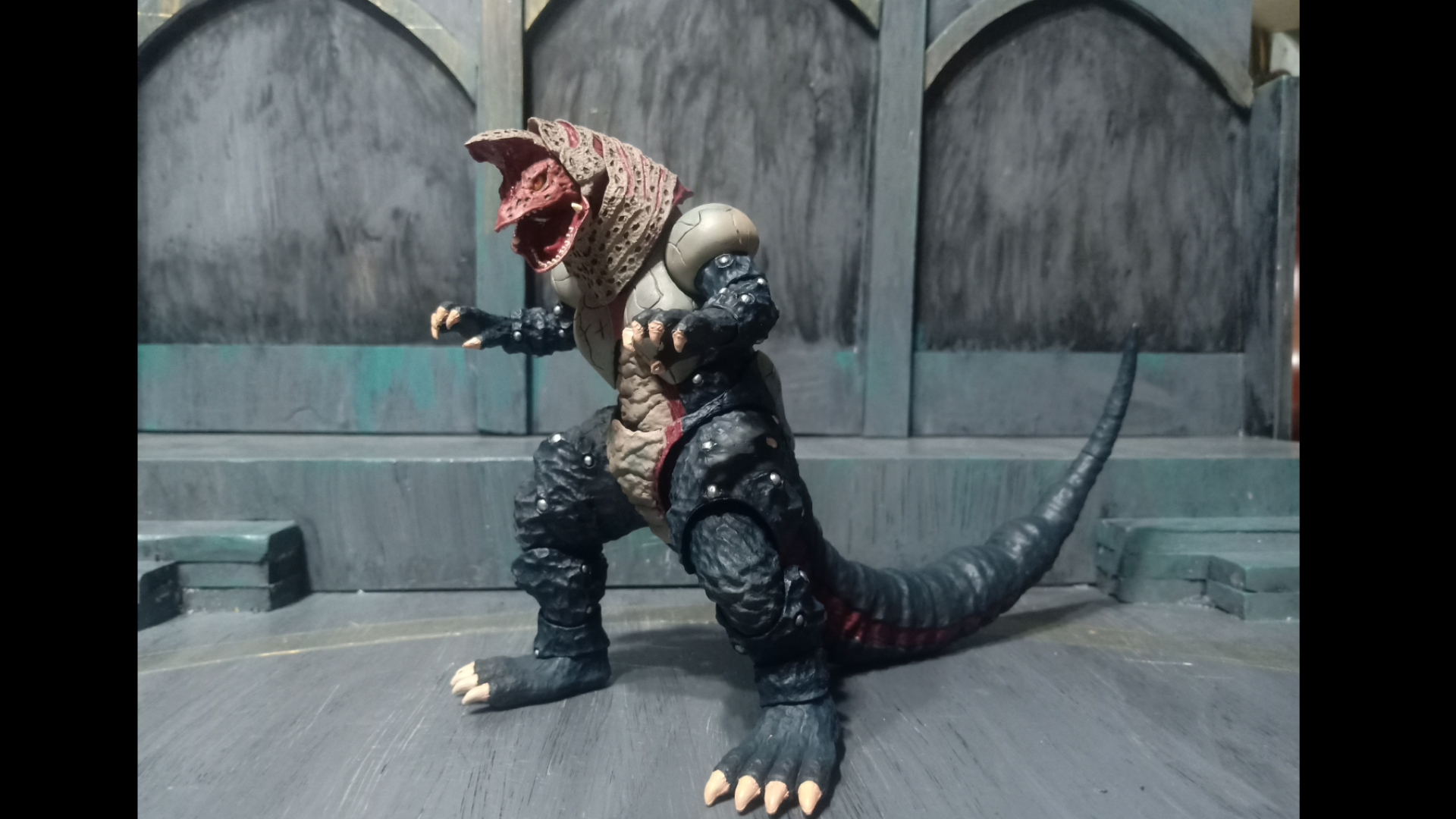 【晃悠藏的小玩具】迪迦你在哪? 万代shf哥尔赞_哔哩哔哩_bilibili