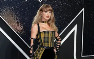 Download Video: 霉霉Taylor Swift出席VMA颁奖活动造型、时尚穿搭！