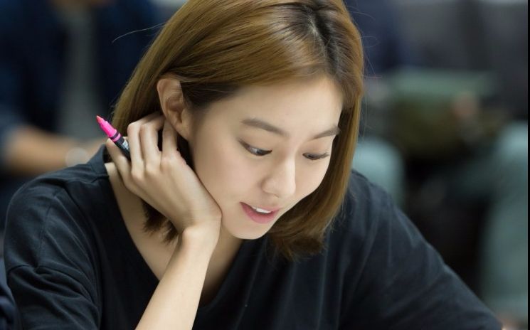 【金宥真】【uie】不夜城 花絮 金宥真cut 合辑_哔哩哔哩_bilibili