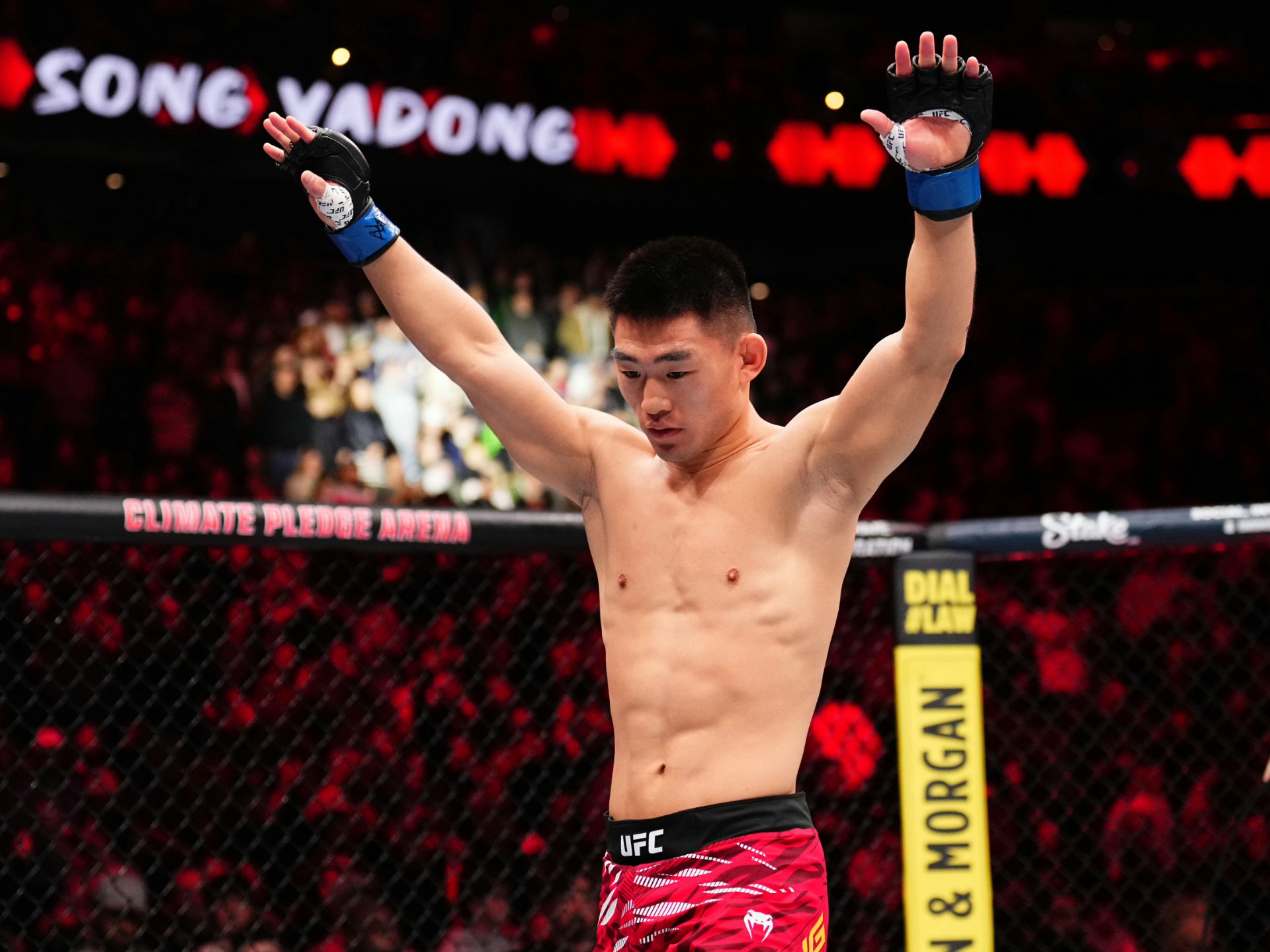 ufc西雅图 宋亚东vs赛胡多 宋亚东赛后退场