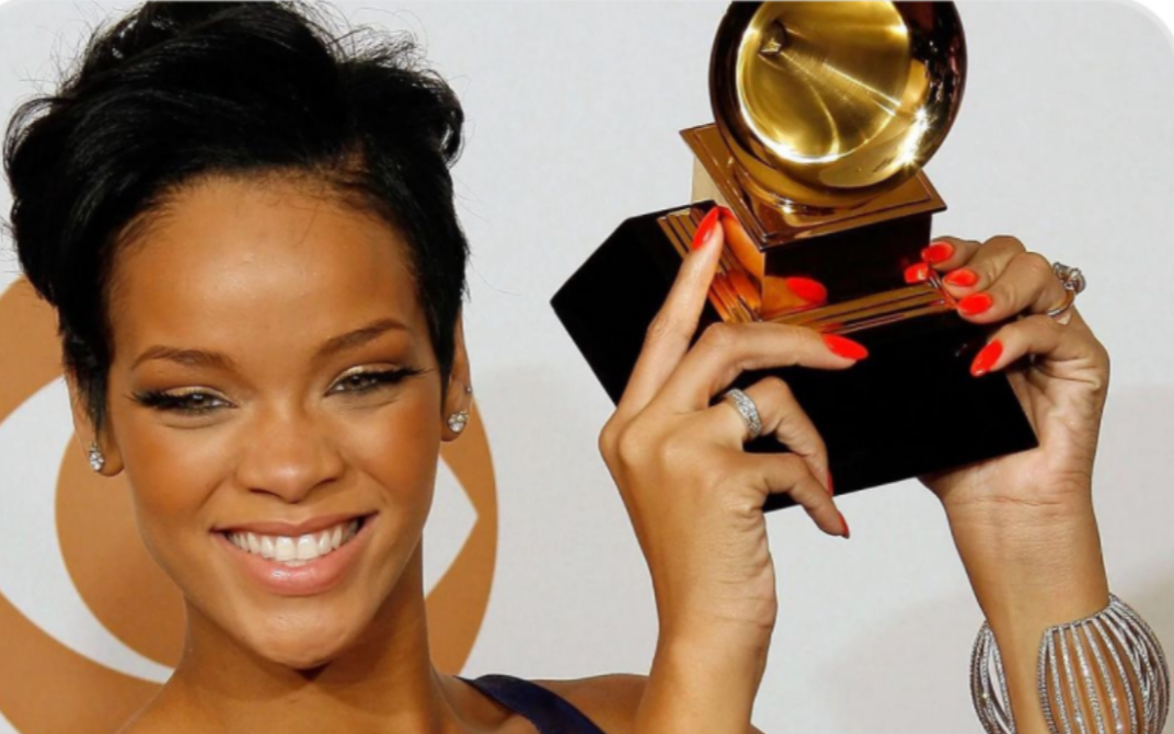 蕾哈娜人生中的第一座格莱美|jay-z秒变官方发言人