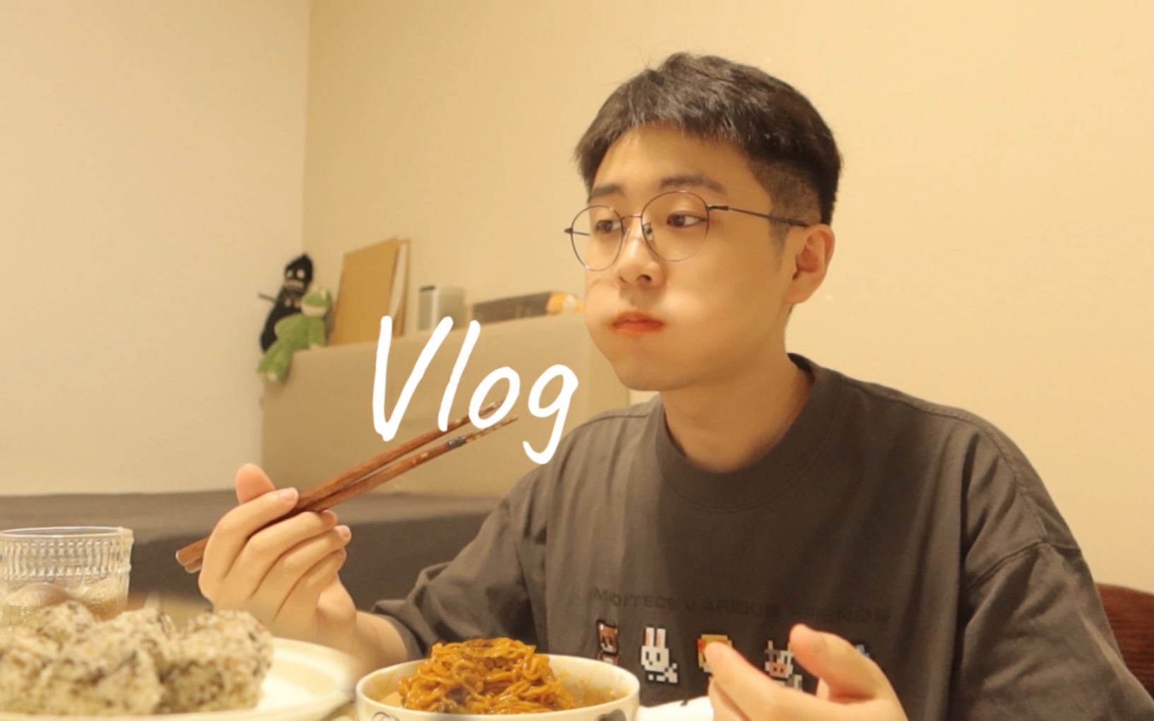 小唐的vlog|海苔饭团 火鸡面吃不停 又是喝小麦饮料的一天哔哩哔哩bilibili