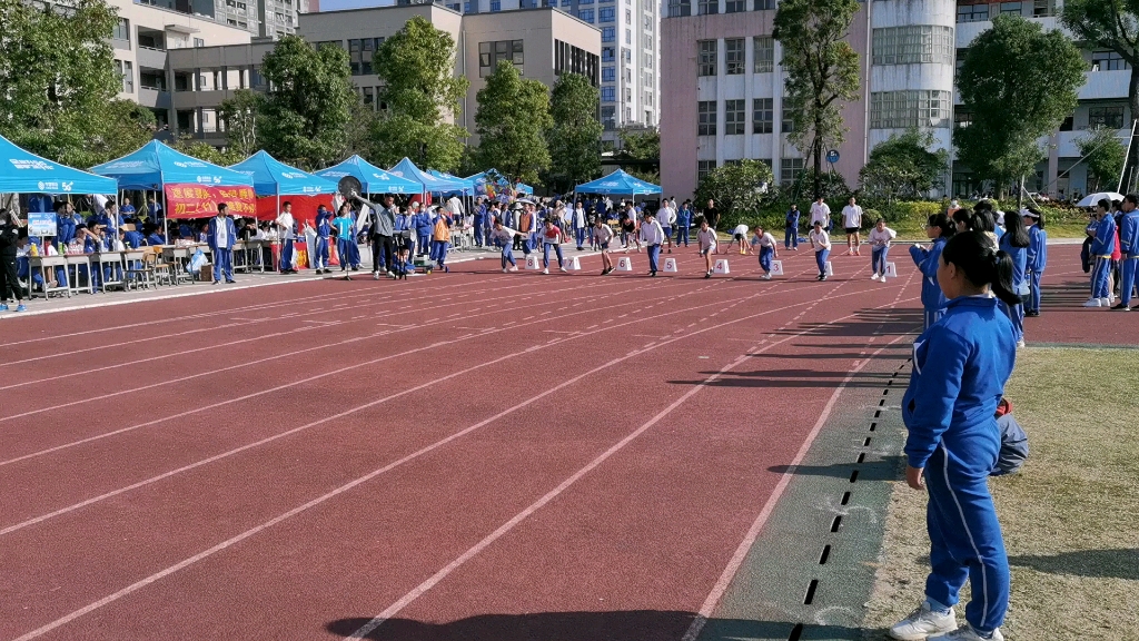 东莞中学南城学校第十一届校运会初三女子100米决赛哔哩哔哩bilibili