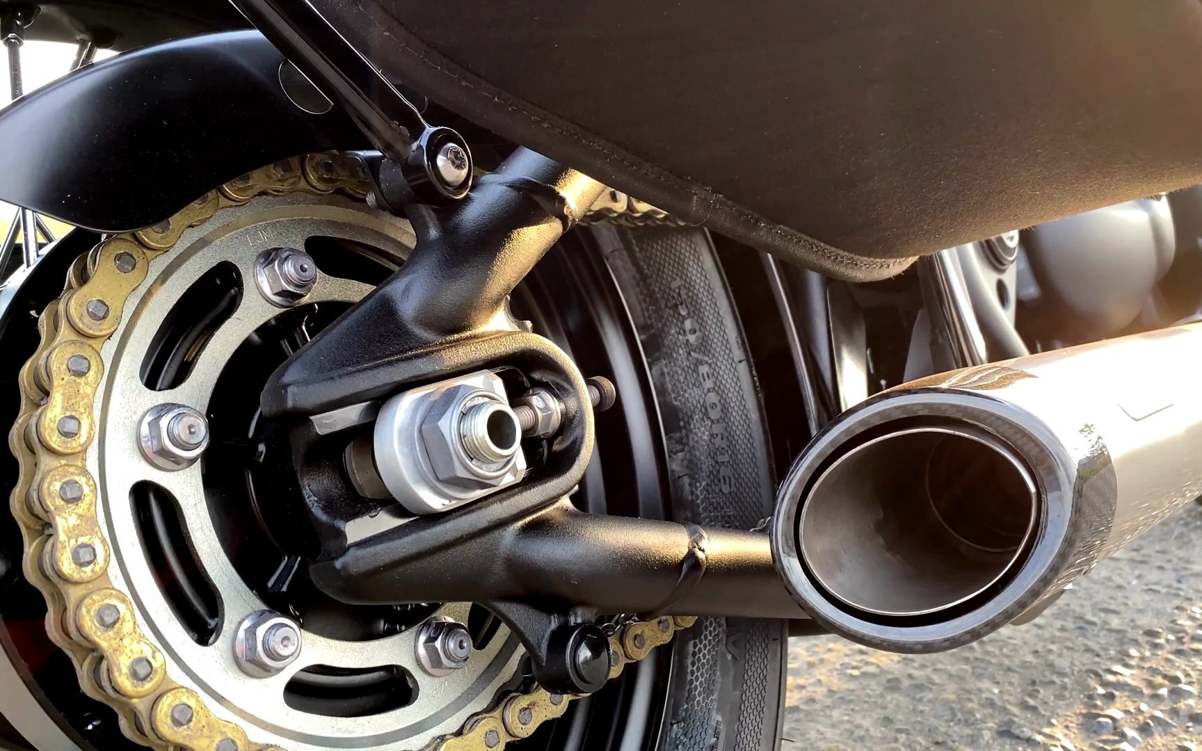 triumph bonneville bobber 箭牌排气声浪