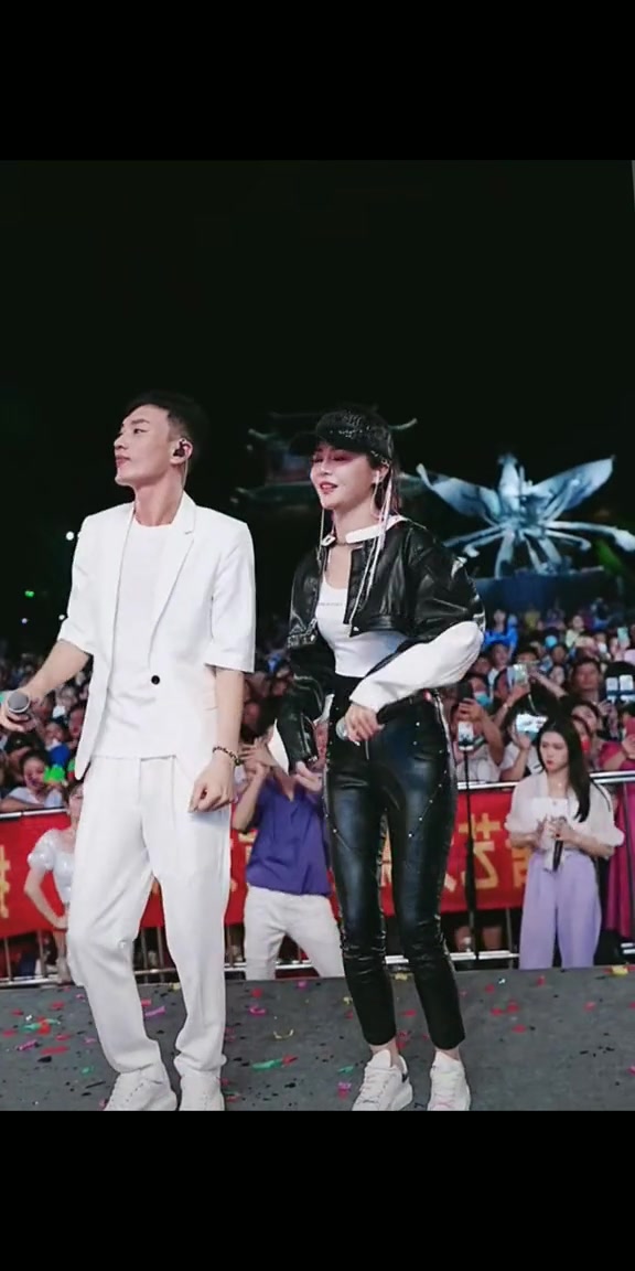 错的人是你花姐杨昊唐艺大舞台