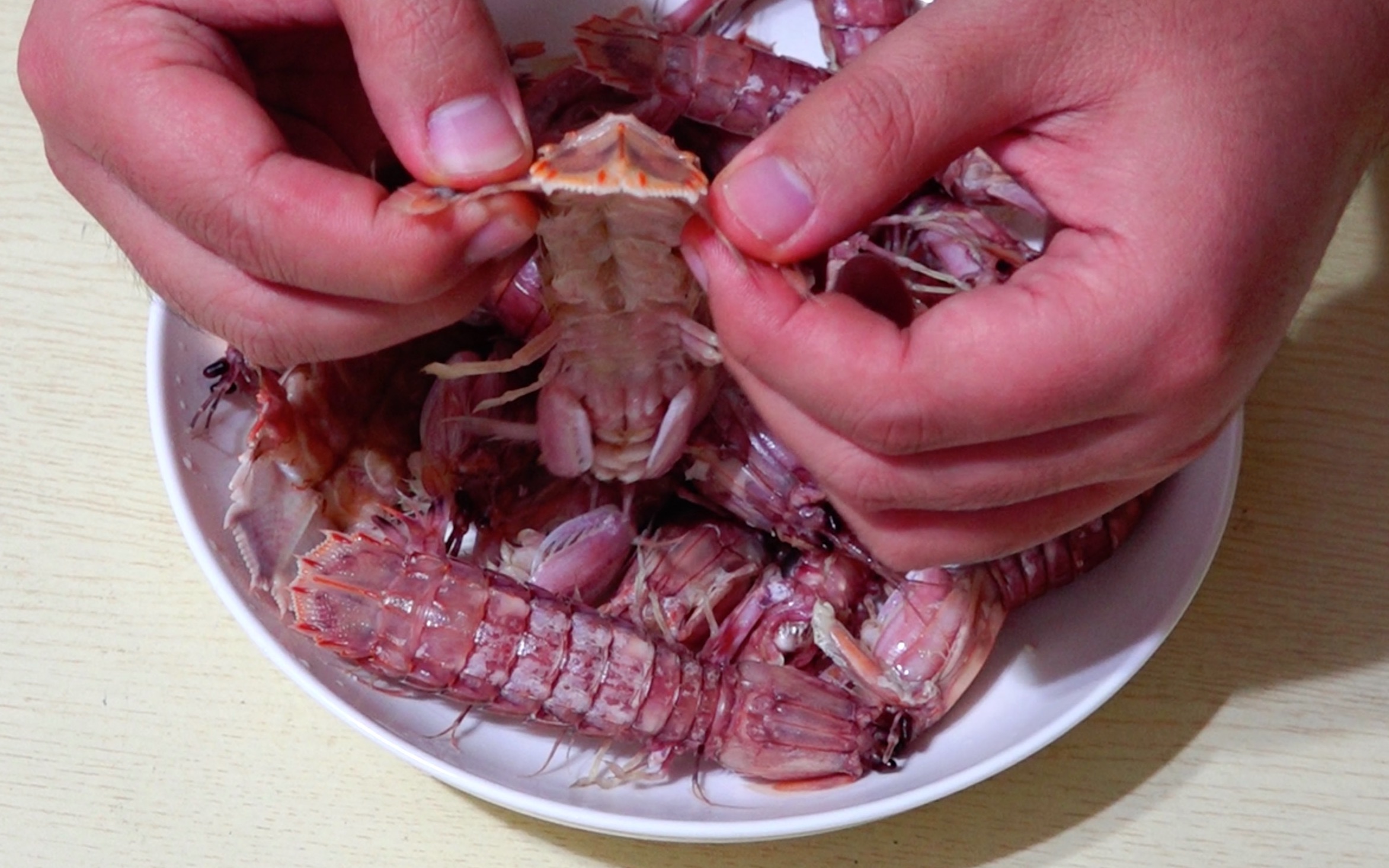 教你皮皮虾巧去壳,简单实用,学会以后也能在家人前露一手啦