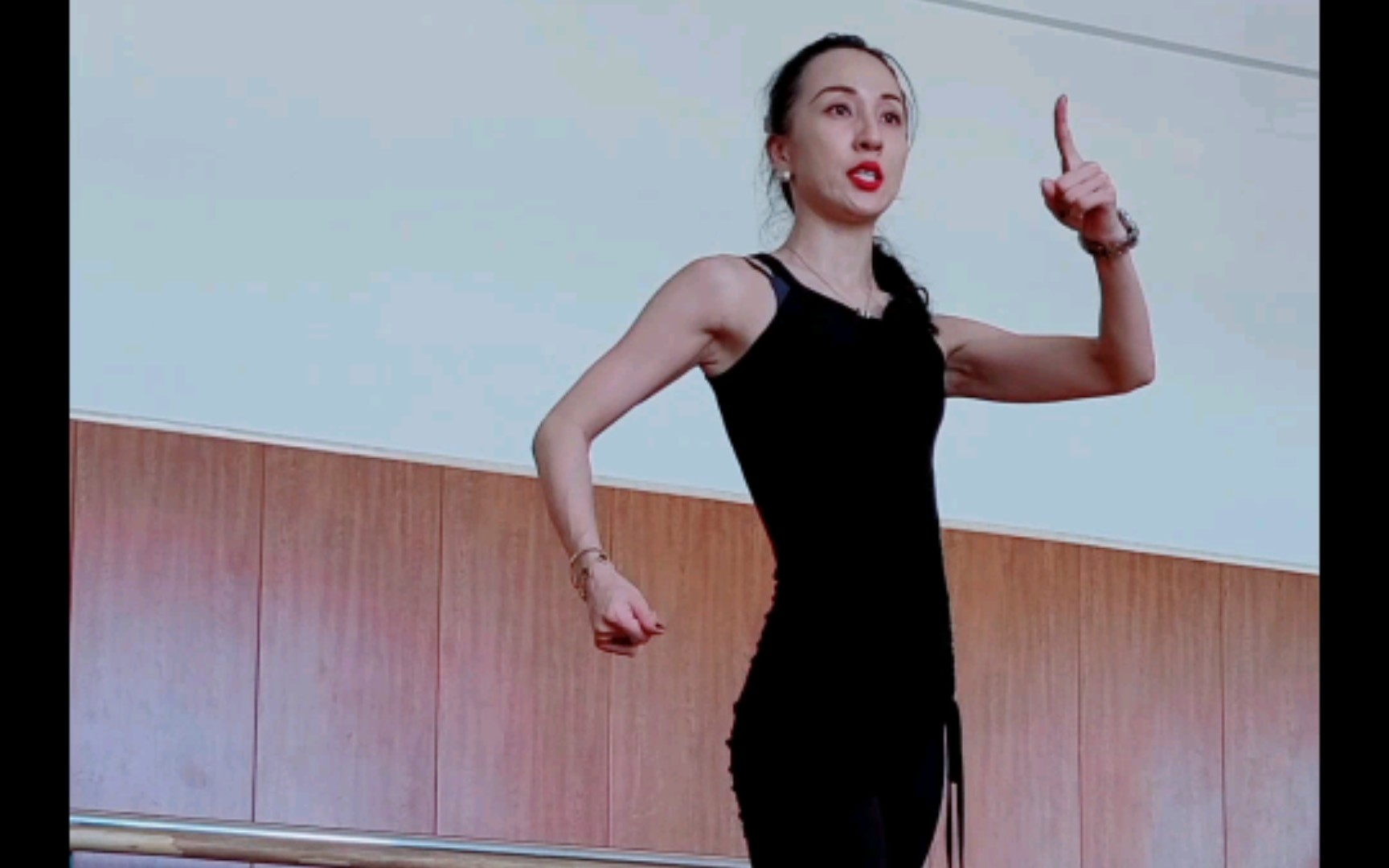 北京华嘉舞蹈专修学院曲远菲老师的拉丁伦巴舞课!_哔哩哔哩_bilibili