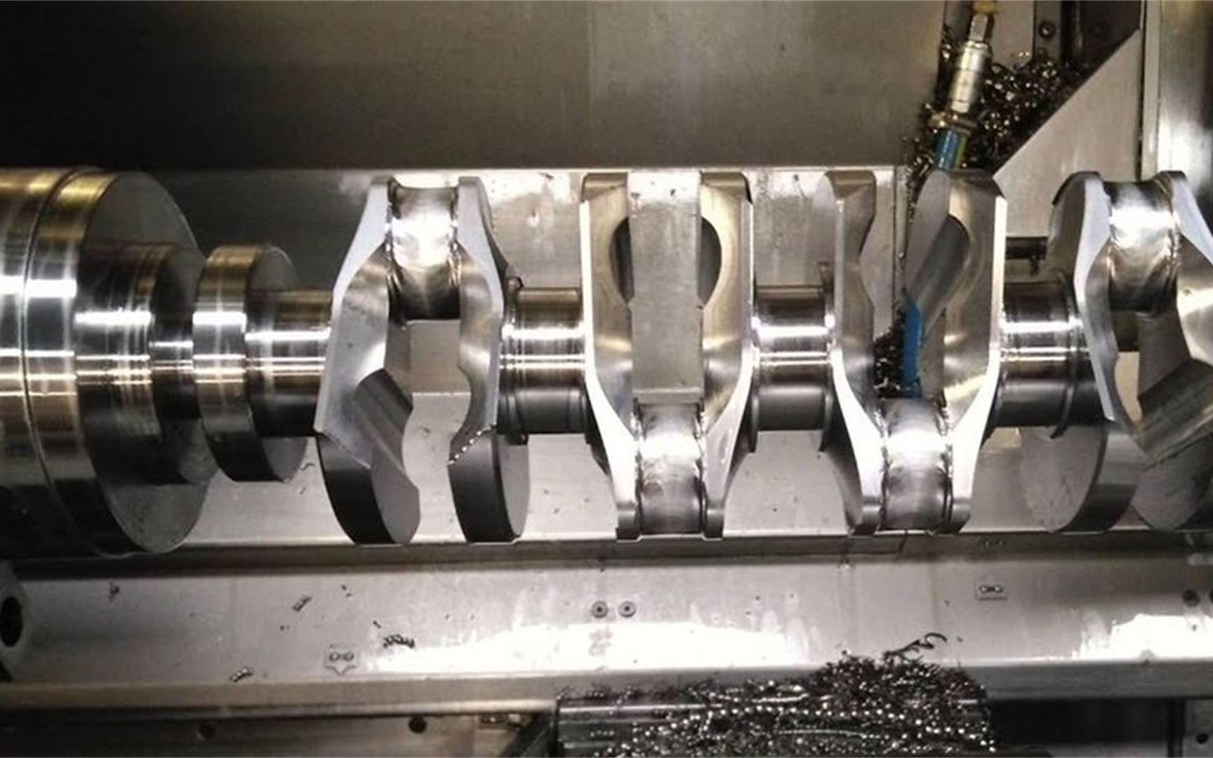 难得一见的曲轴加工过程!第一次见这么大曲轴