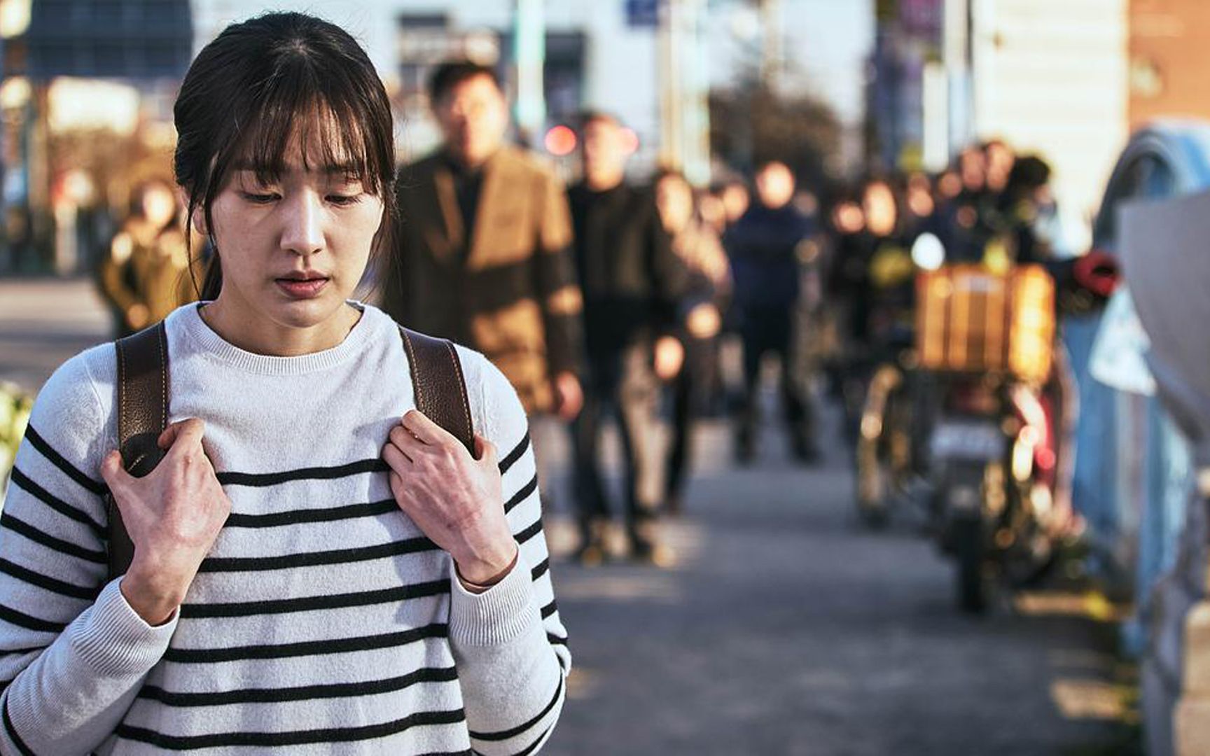 《一定要抓住》妻子瘫痪30年,丈夫竟绑架妙龄少女代替妻子陪自己