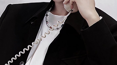 分享贺峻霖帅照