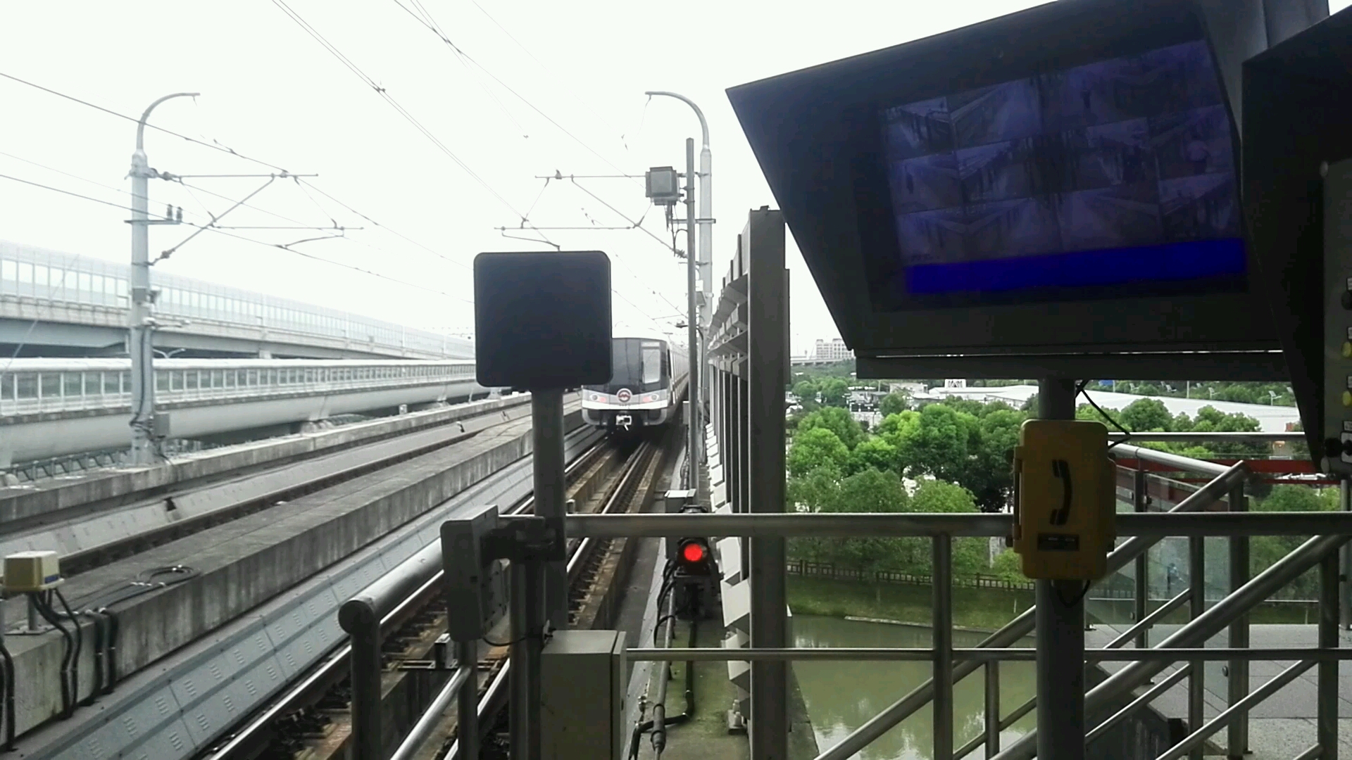 上海地铁11号线11a02伪咖1172秀沿路出站迪士尼往花桥方向