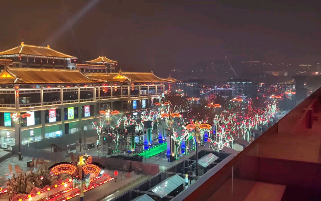 以后想去西安拍大唐不夜城夜景再也不用无人机了,在这里用手机也可以