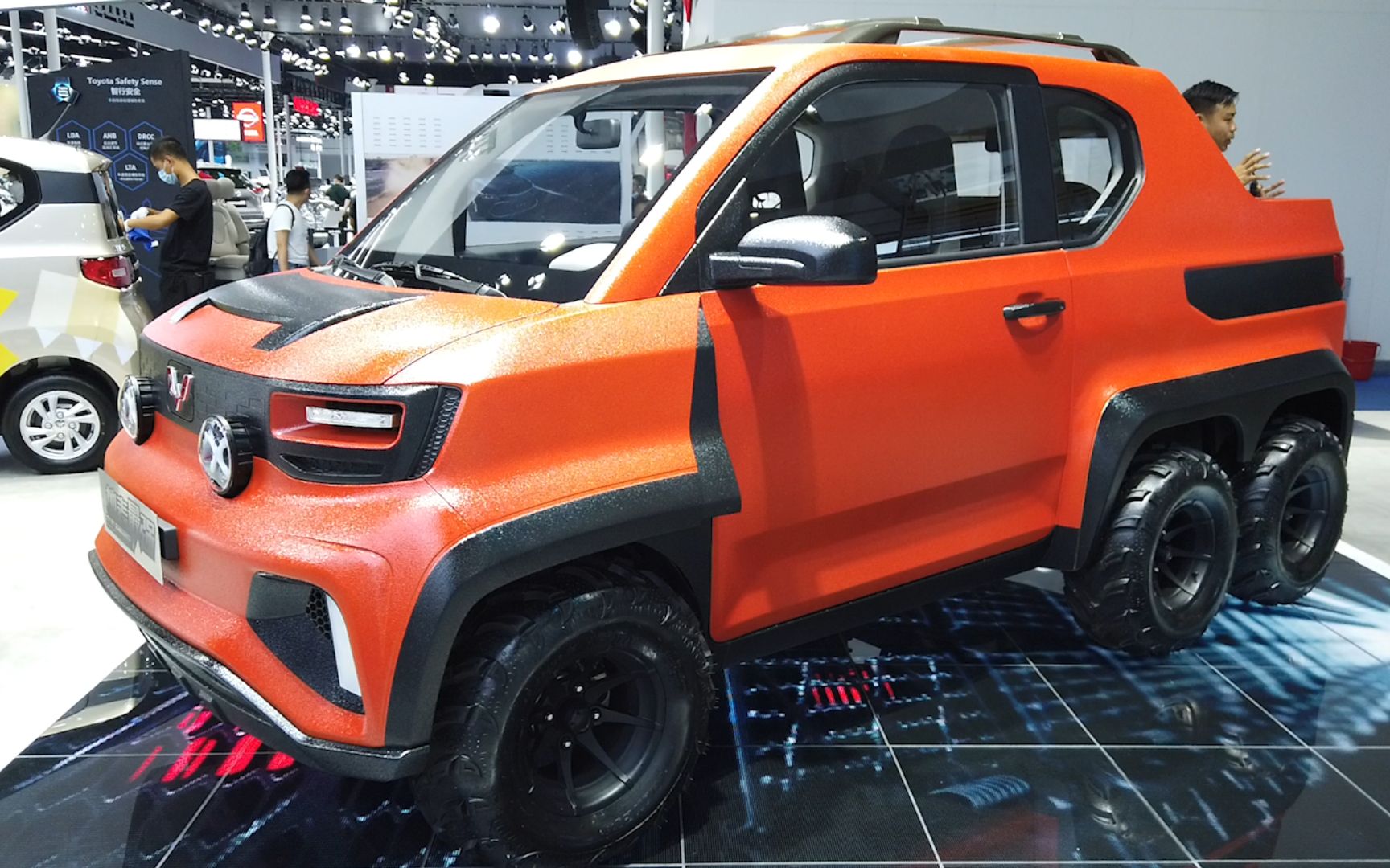 人民需要什么五菱就造什么,这辆6x6小皮卡太飒了