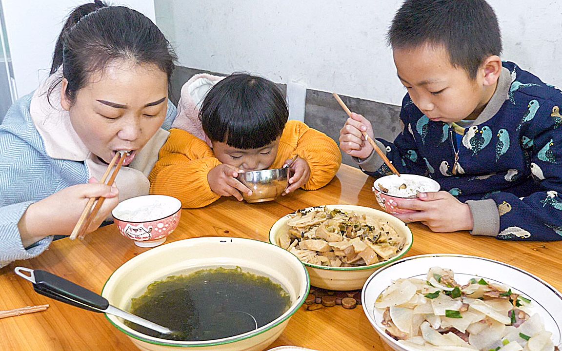 一盘香菇炒豆腐,味道真不错,只花5元哔哩哔哩bilibili