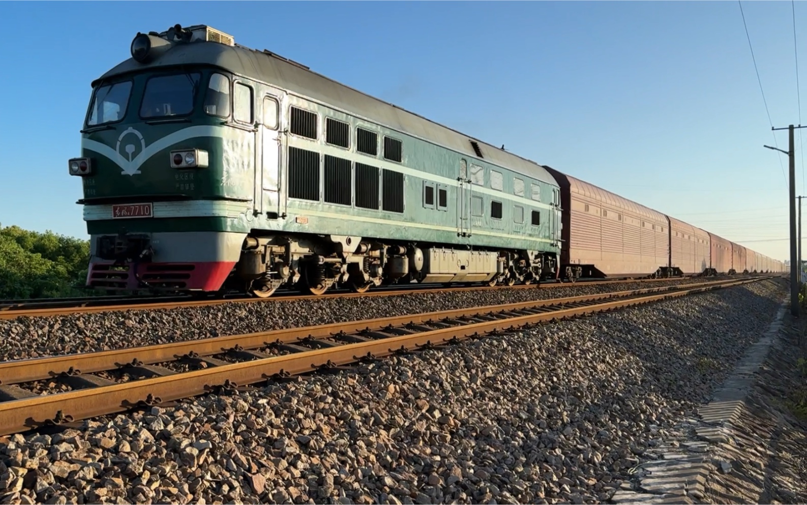 上局沪段df4b7710牵引26辆jsq6型凹底双层运输汽车