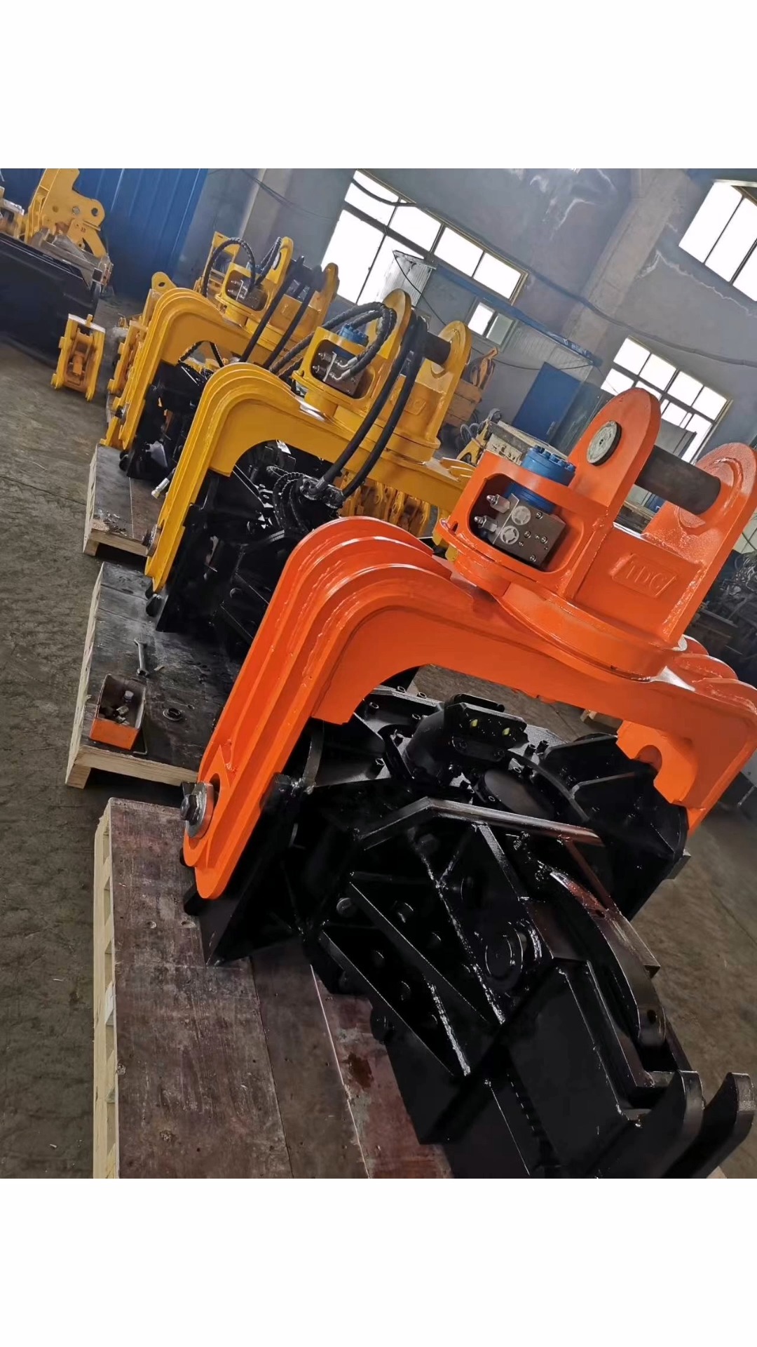 天地属具进口打桩机,需要的朋友们,欢迎联系我们#液压打桩机#打桩机