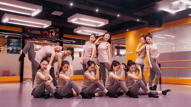这舞姿也太飒了吧中国舞教练班学员现代舞地面组合