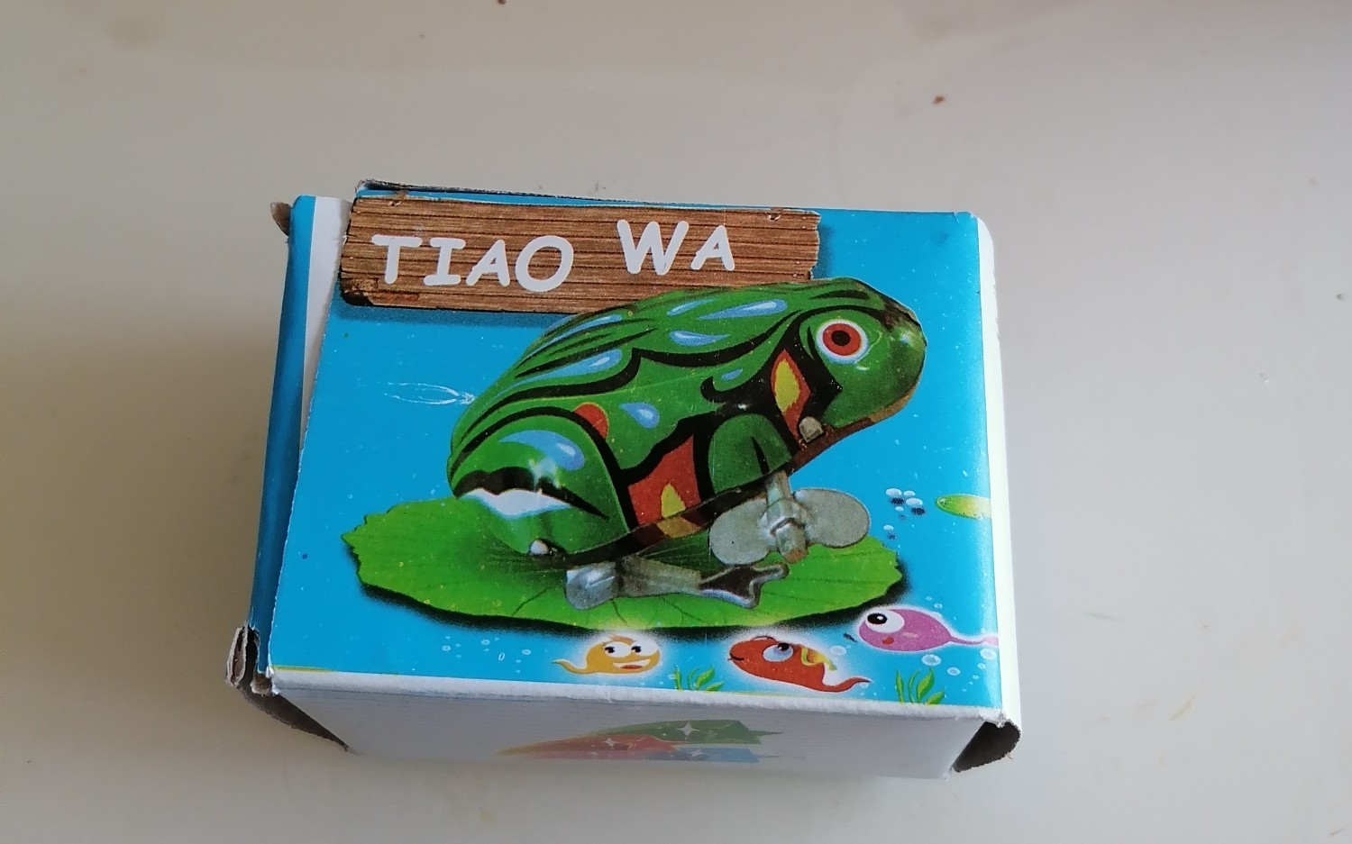 小伙第一次录开箱视频,绿皮青蛙很有趣