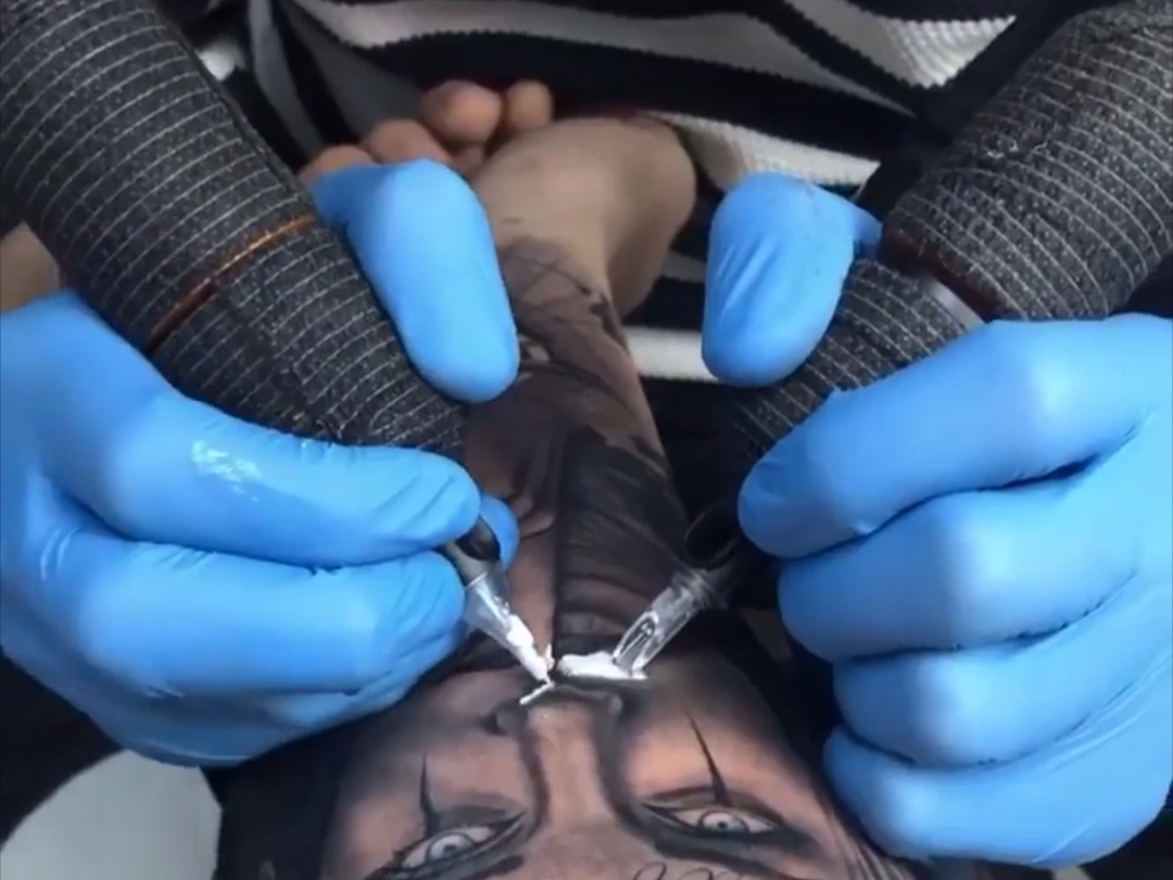 国外著名纹身师:这个师傅也太牛了#纹身师日常##刺青##纹身##刺青艺术