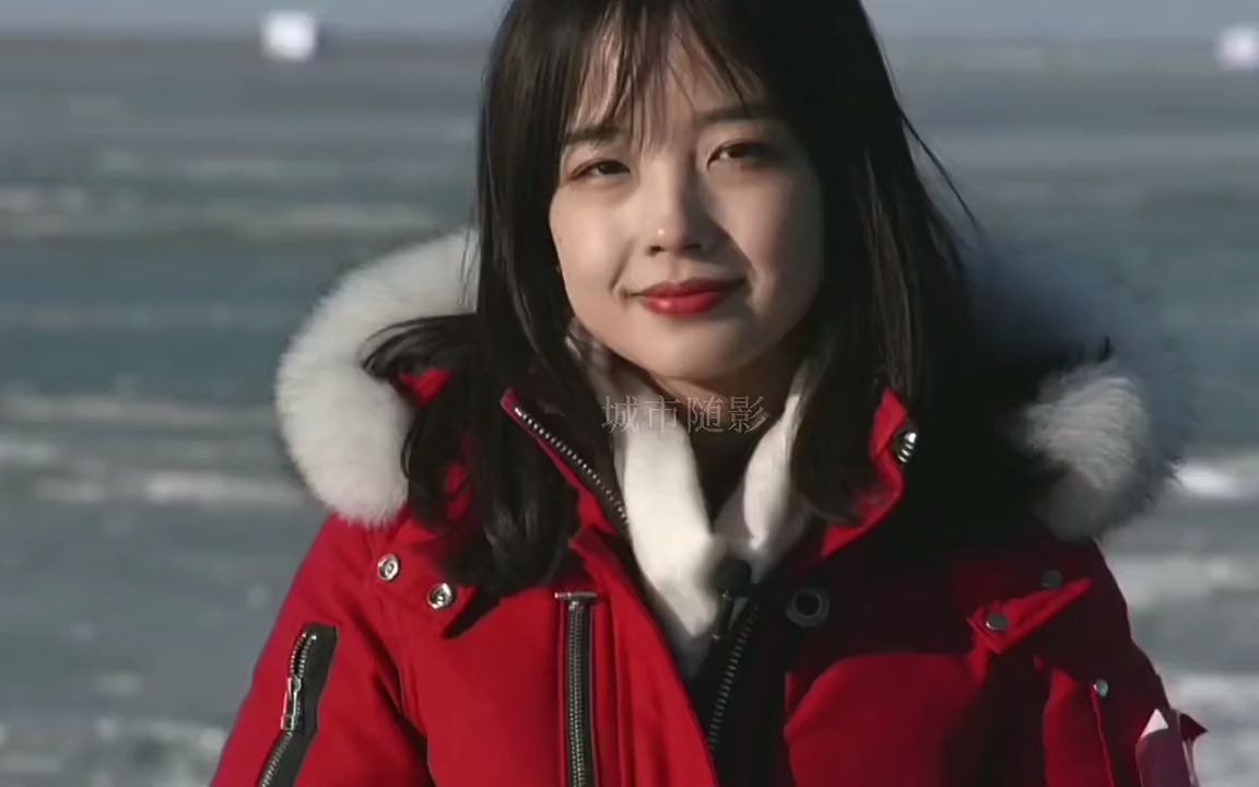 这么多年了,还是穿着以前买的衣服戴眼镜的王冰冰,始于颜值忠于品行