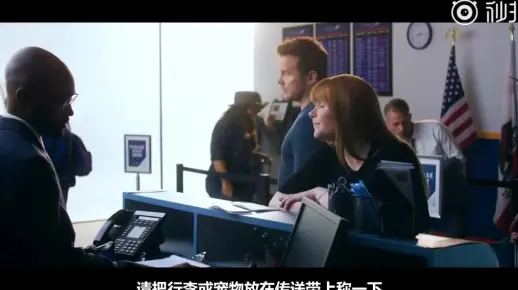 【谷大白话】带恐龙上飞机：《侏罗纪世界》小情侣想带着爱宠Blue上飞机，被尽责的值机人员拦截。