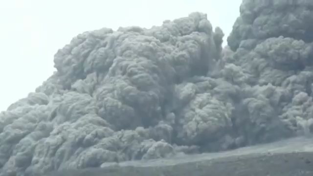 真实近景拍摄的火山爆发视频,场面太吓人震撼了哔哩哔哩bilibili