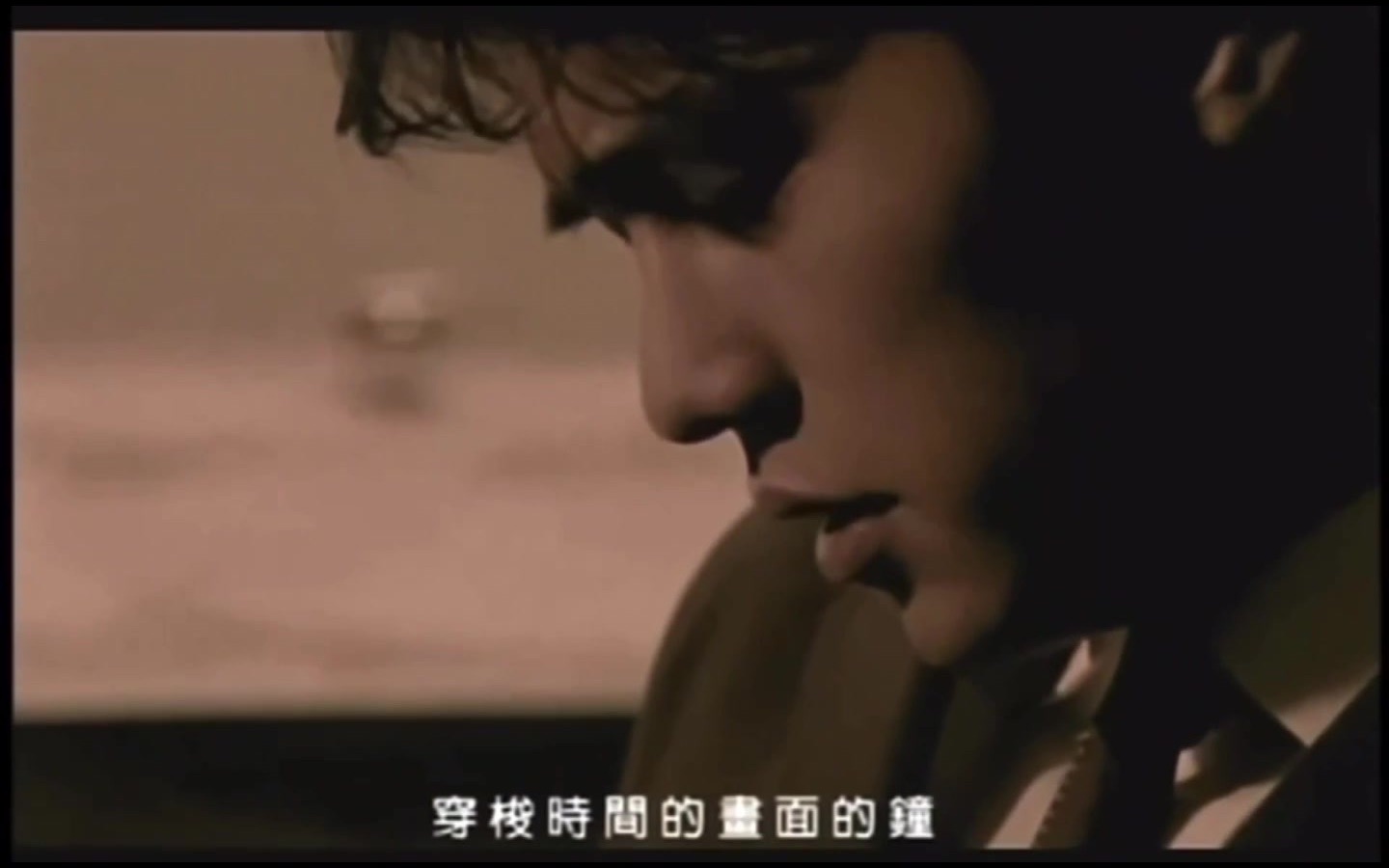 当你把周杰伦反方向的钟mv倒放回放生什么呢