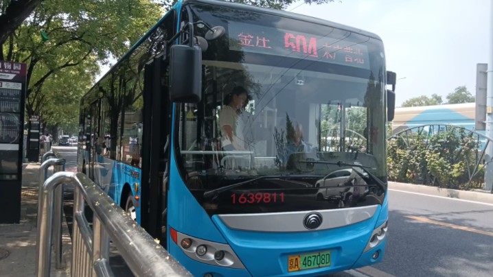 【北京公交】604路蓝祥云宇通出站(感谢司机友好挥手)