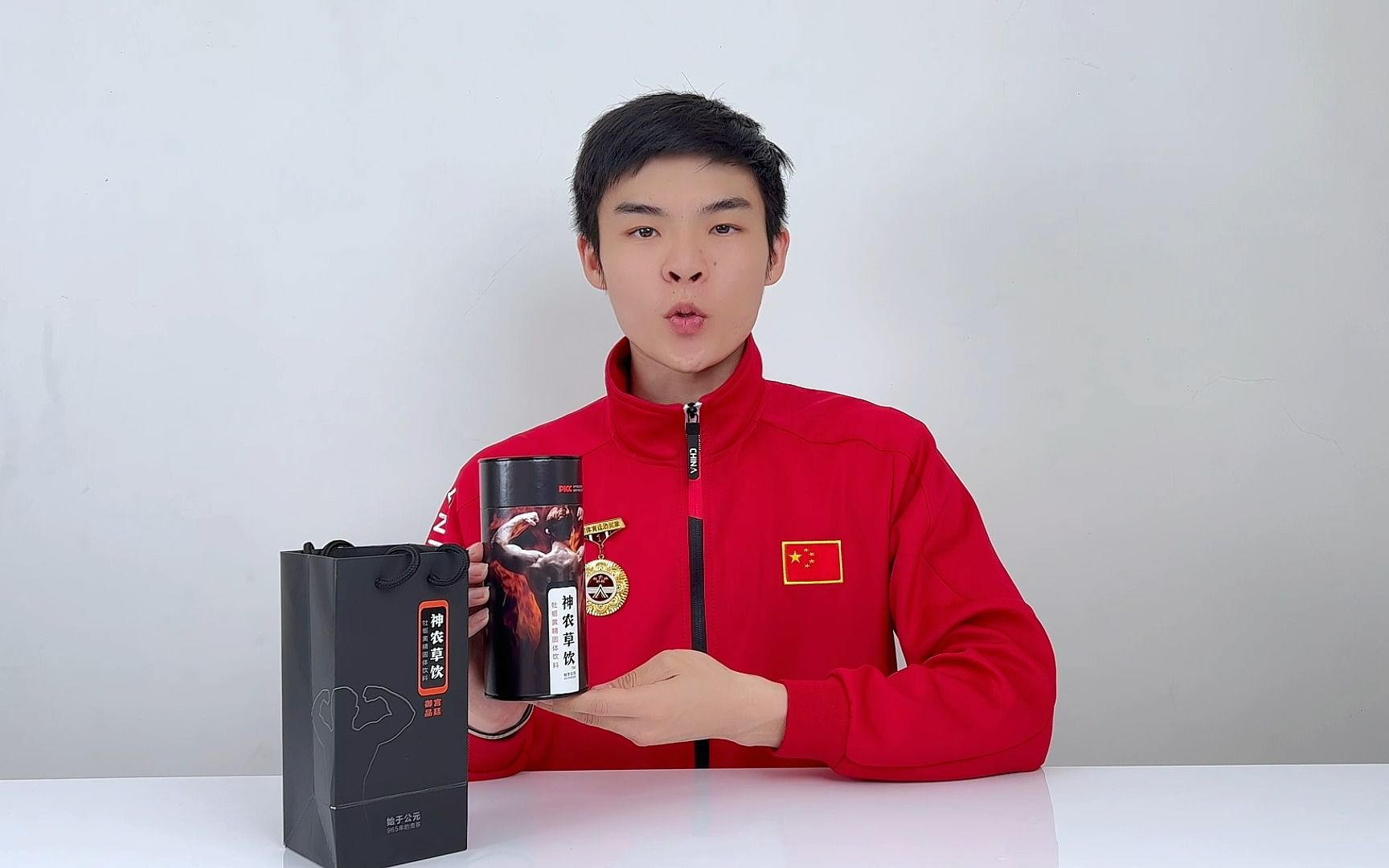 罗源山神农草饮品牌形象代言人-世界健美操冠军 陶绪