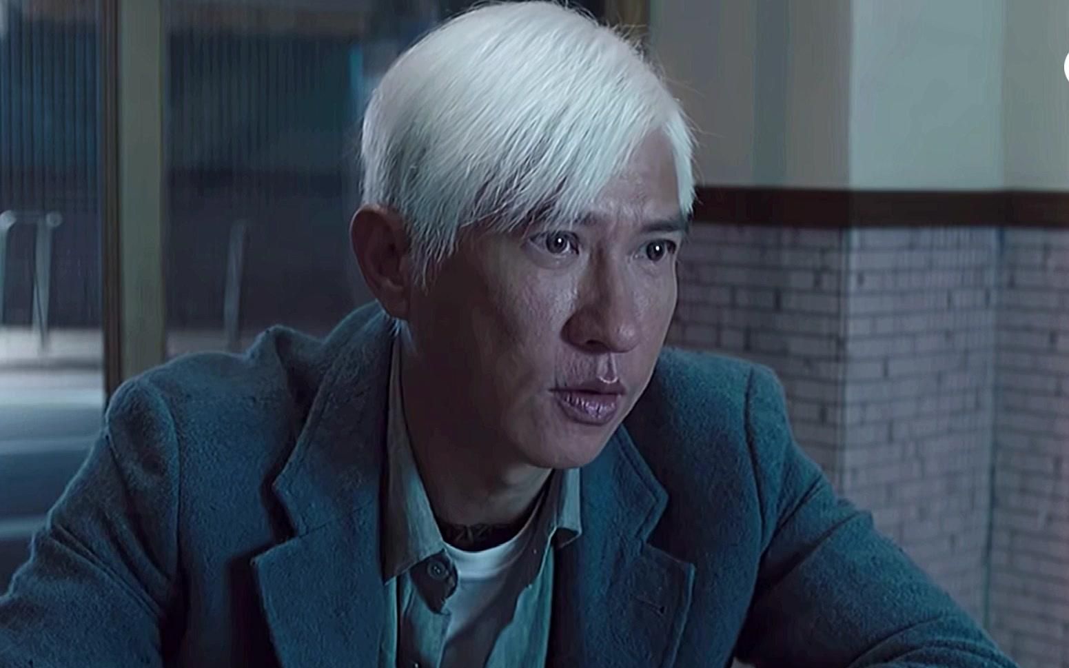 "渣渣辉告诉你有鬼,你还不跑远点.